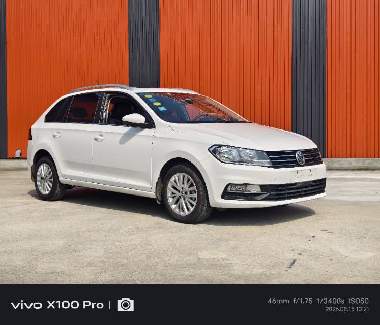 Volkswagen Santana 2017 car image #2