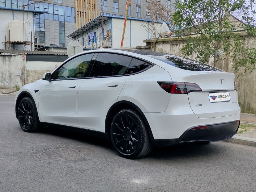 Tesla Model Y 2021 #2 Tesla Model Y 2021 car image #2