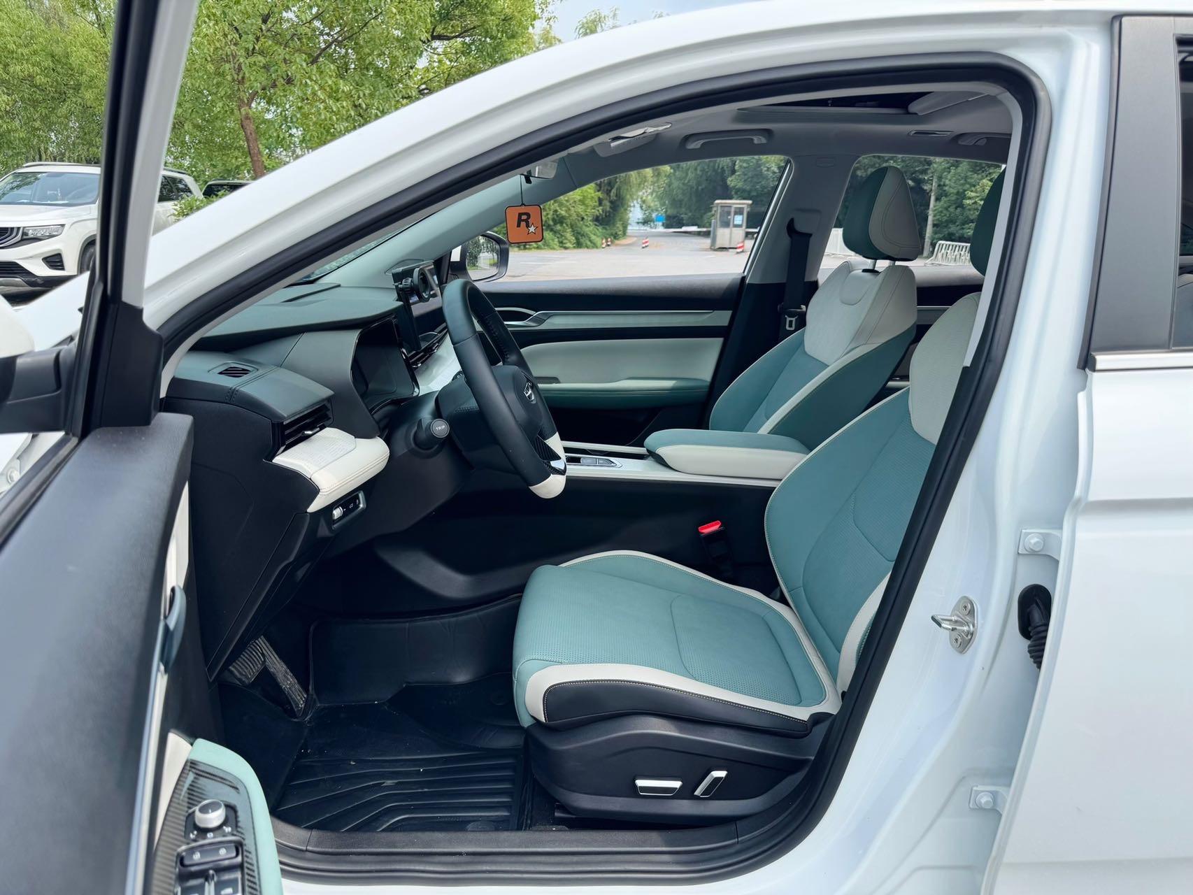 GEELY Emgrand L HiP 2022 #5 GEELY Emgrand L HiP 2022 car image #5
