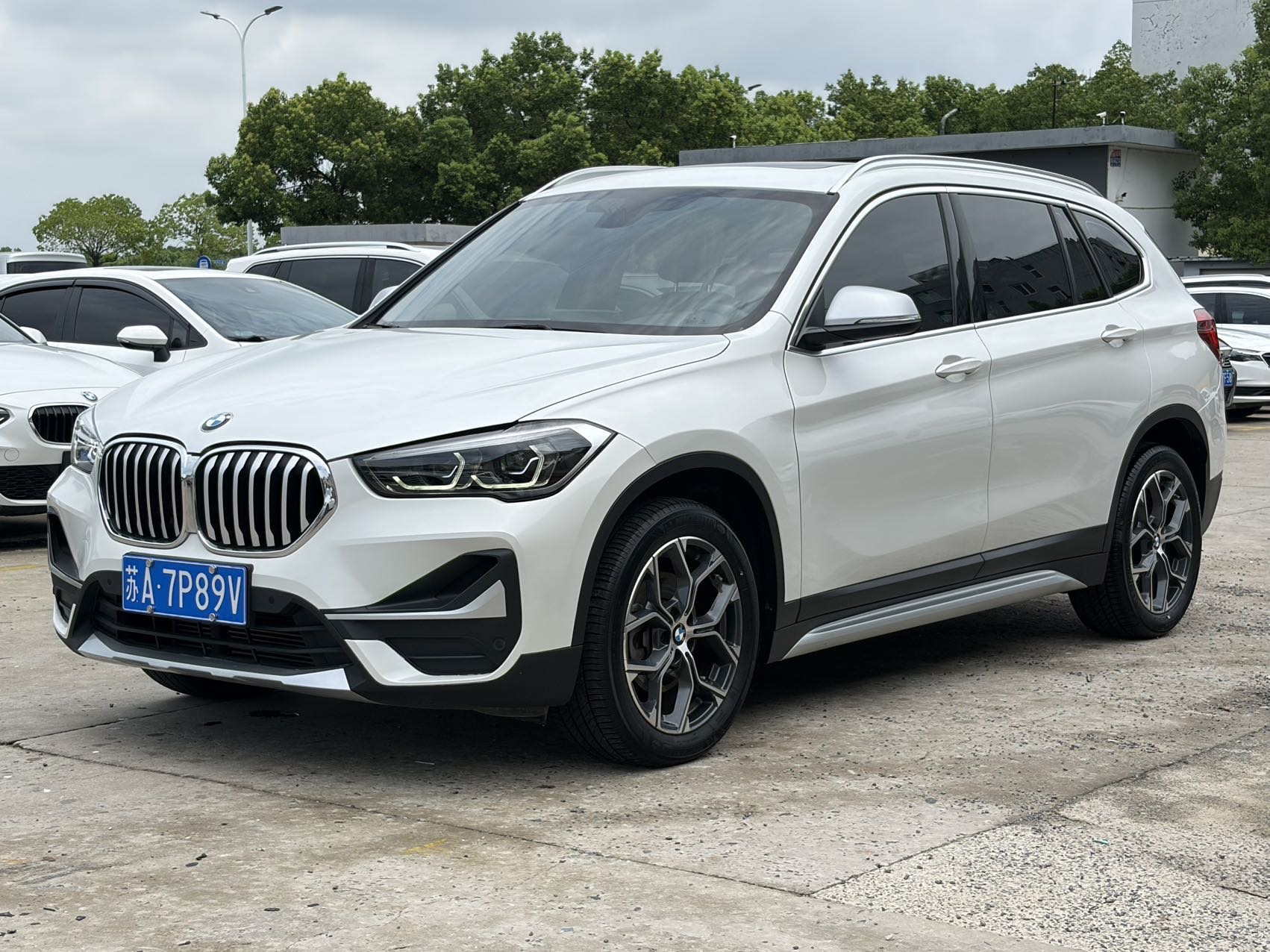 BMW X1 2021 car image 