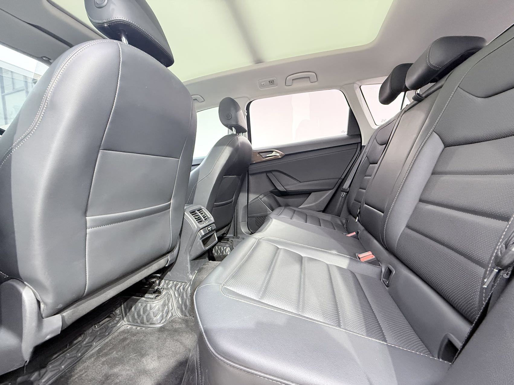 Volkswagen Tharu 2022 car image #8