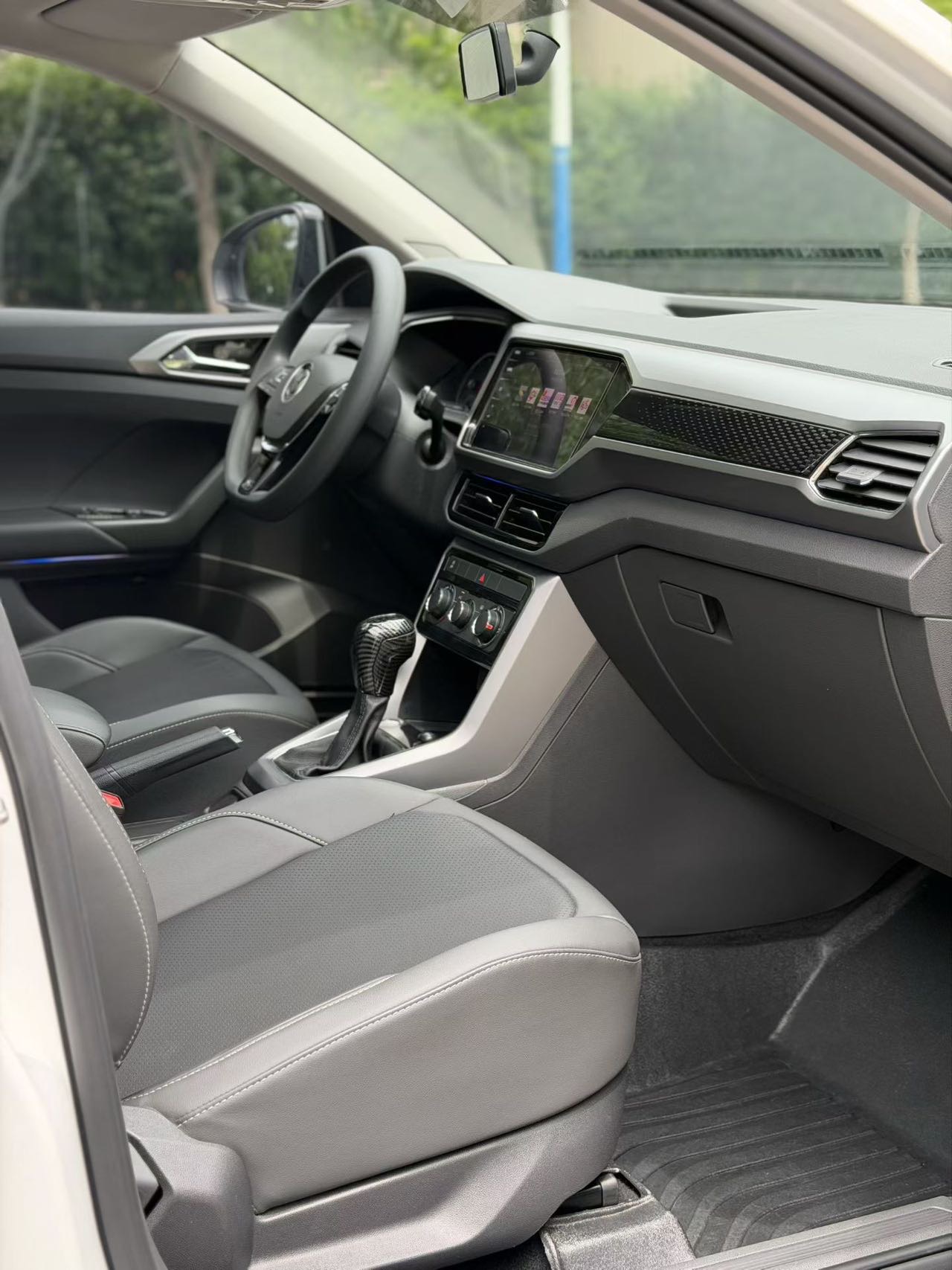 Volkswagen T-Cross 2021 car image #5
