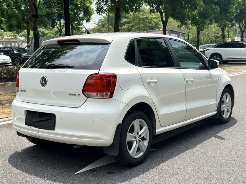 Volkswagen Polo 2012 car image #9