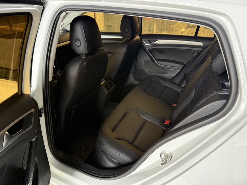Volkswagen Golf 2018 car image #7