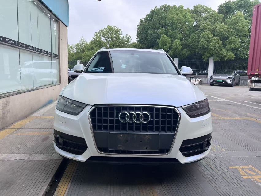 Audi Q3 2015 car image #3