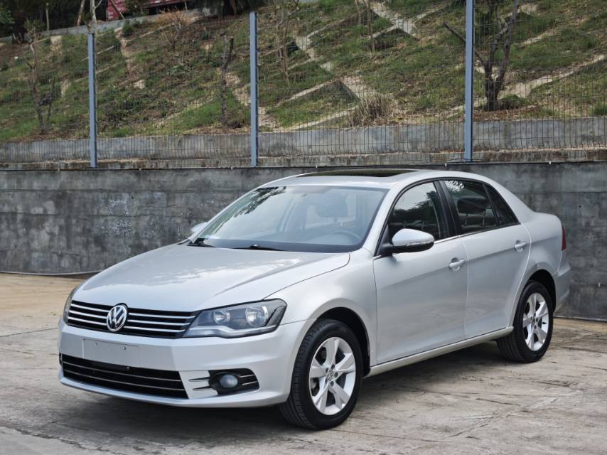 Volkswagen Bora 2014 car image 