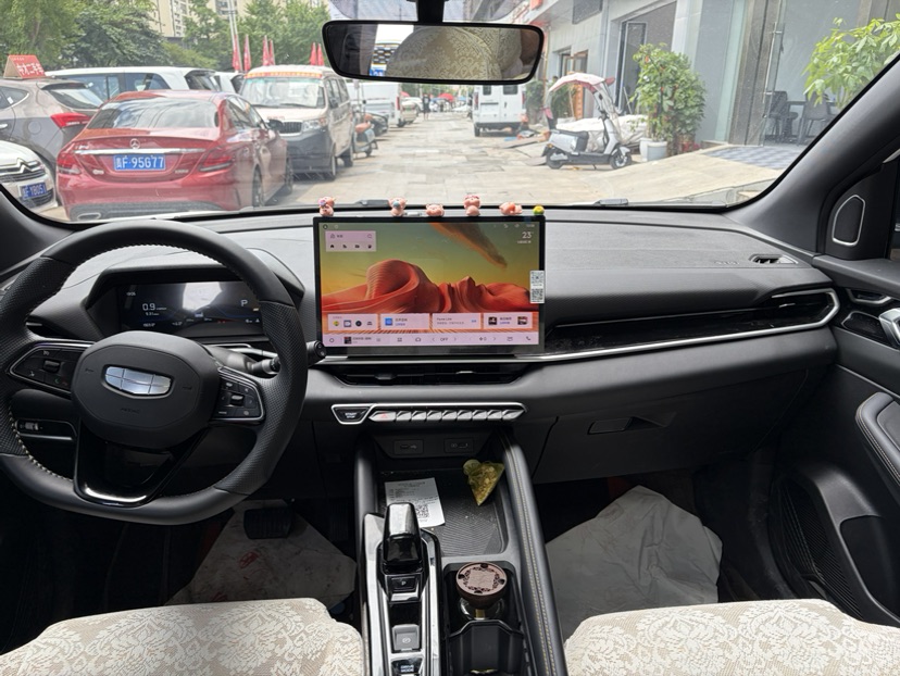 GEELY Coolray 2026 #3 GEELY Coolray 2026 car image #3