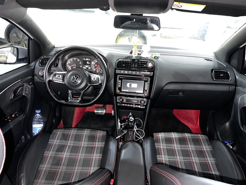 Volkswagen Polo 2016 car image #6