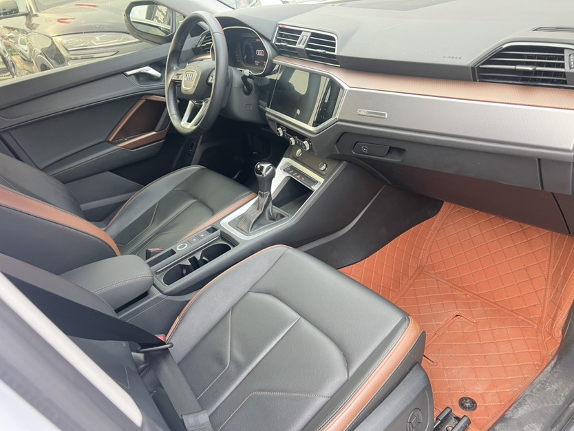 Audi Q3 2020 car image #6