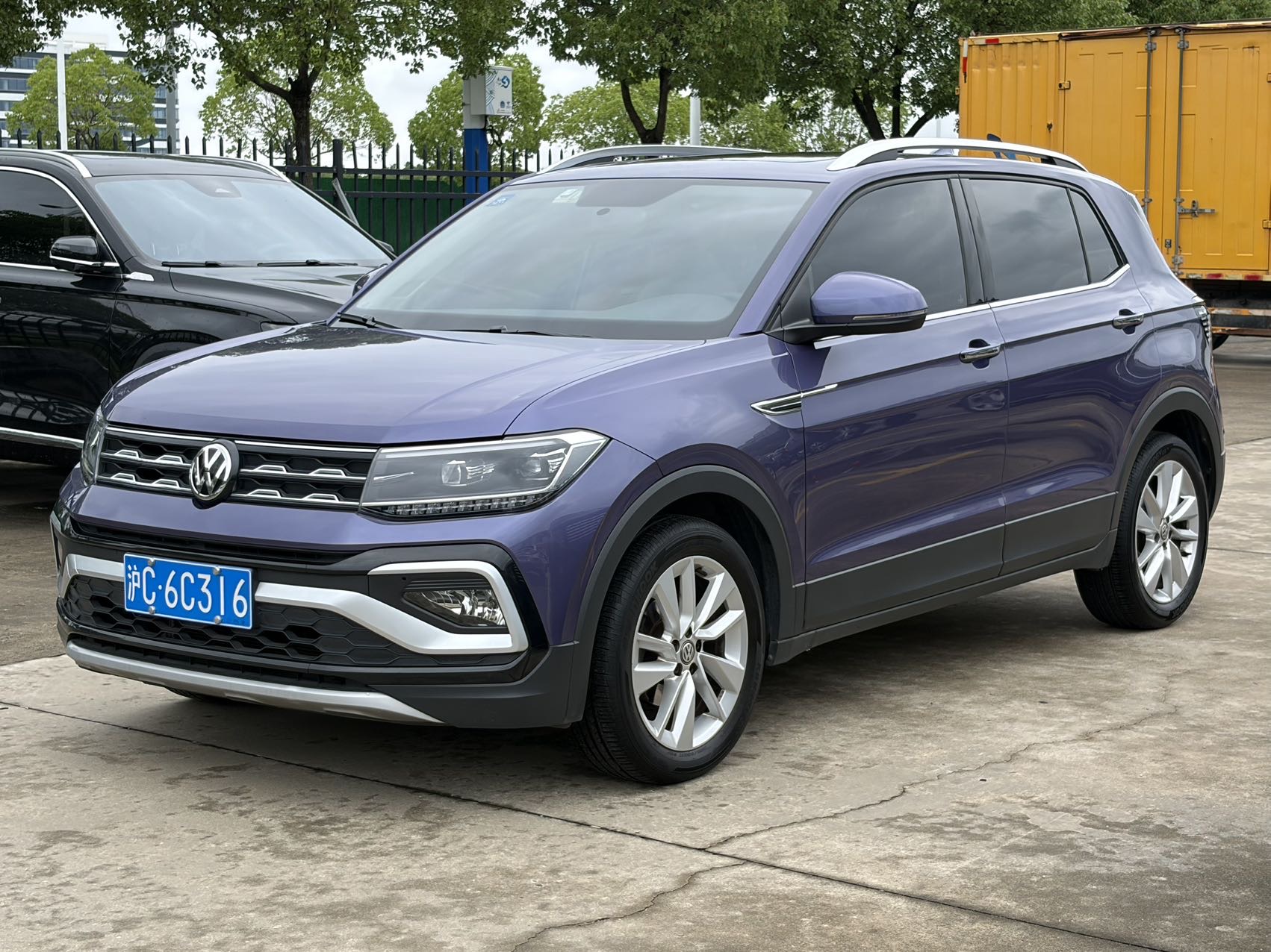 Volkswagen T-Cross 2020 car image #2