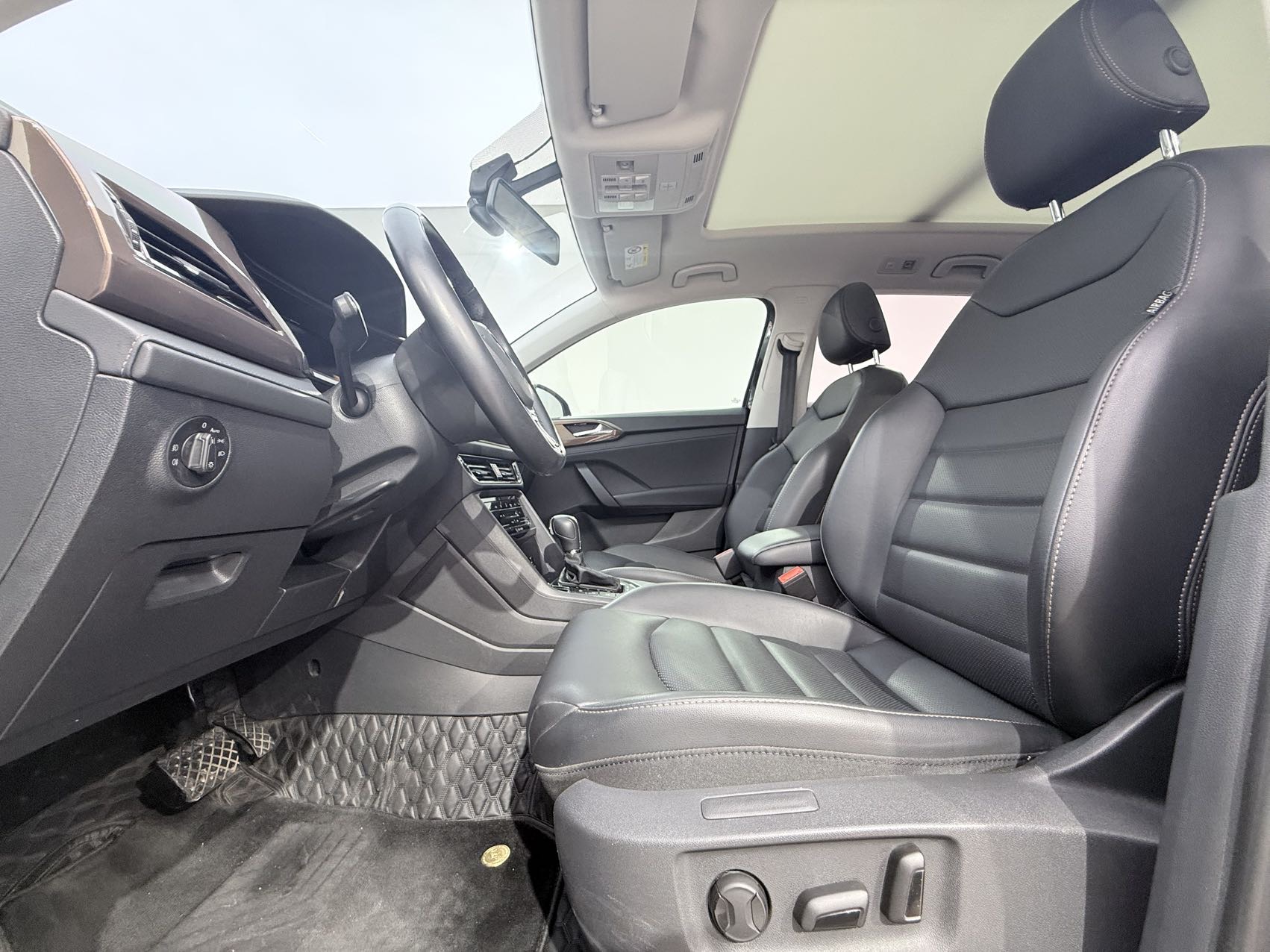 Volkswagen Tharu 2022 car image #7
