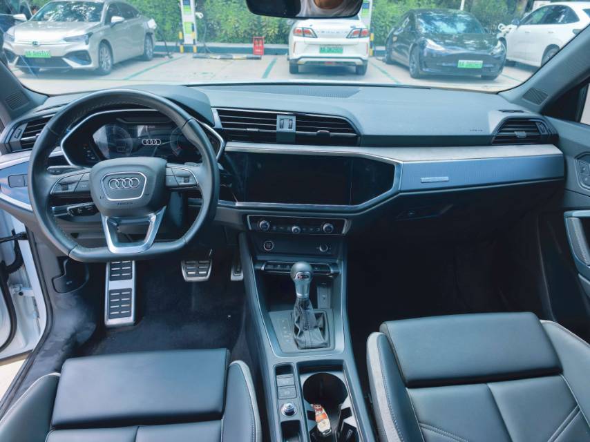 Audi Q3 2026 car image #5