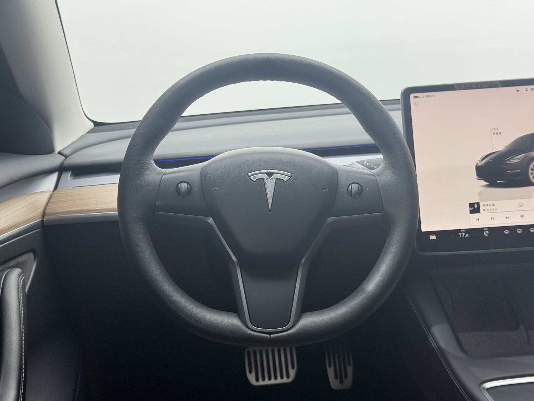 Tesla Model 3 2023 car image #9