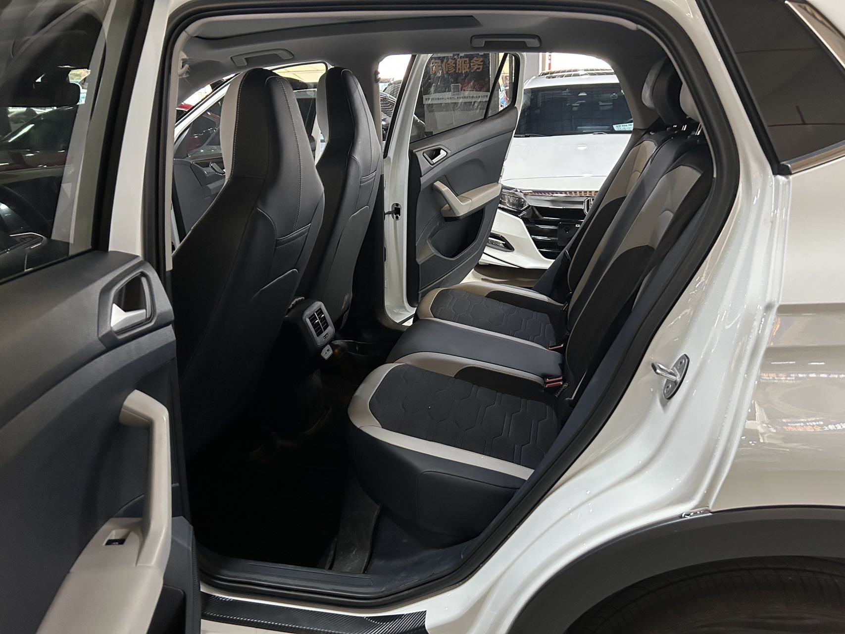 Volkswagen Tharu 2025 car image #6
