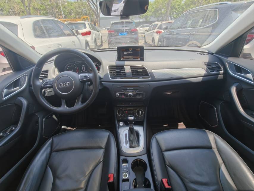 Audi Q3 2019 car image #3