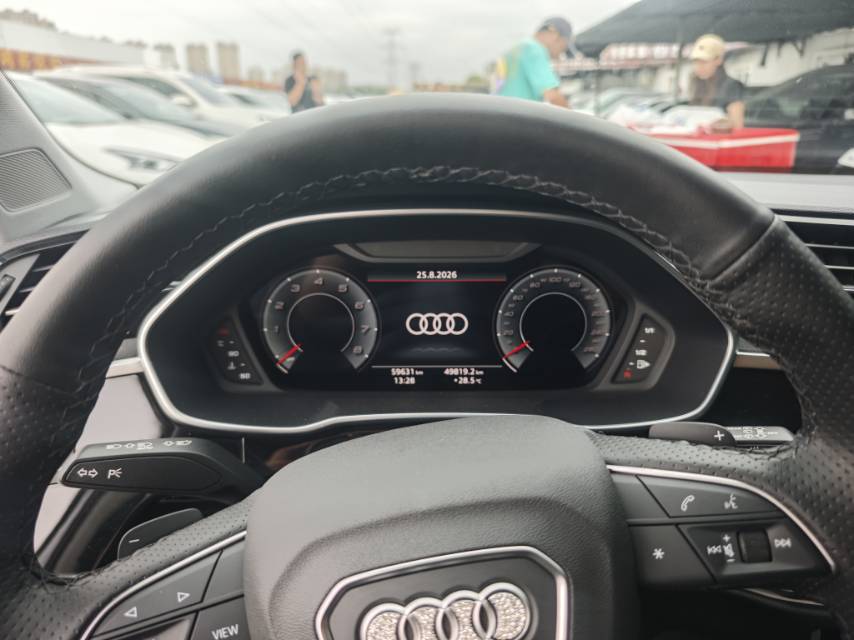 Audi Q3 2023 car image #4