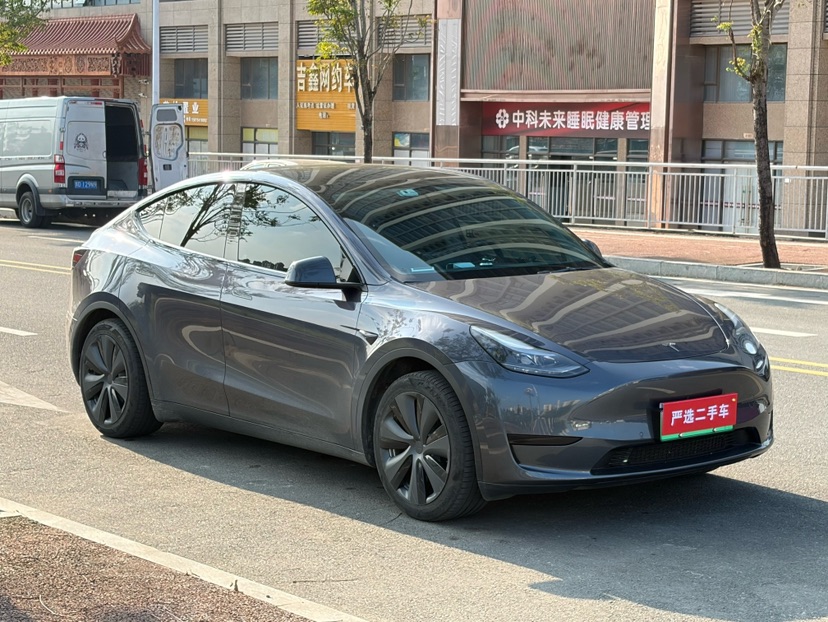 Tesla Model Y 2023 car image #3