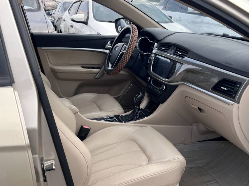GEELY Emgrand 2017 car image #9