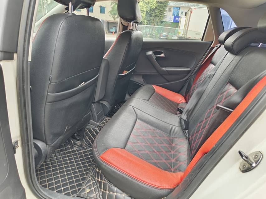 Volkswagen Polo 2015 car image #7