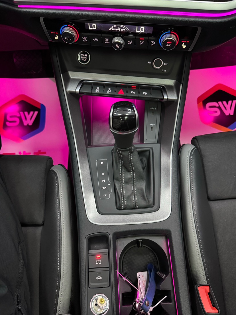 Audi Q3 2022 car image #12