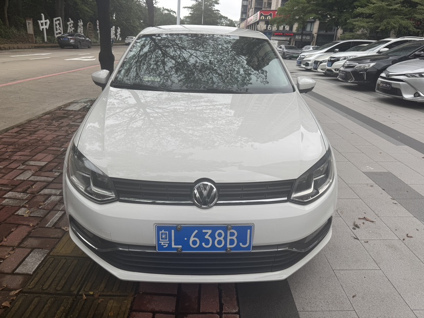 Volkswagen Polo 2016 car image #2