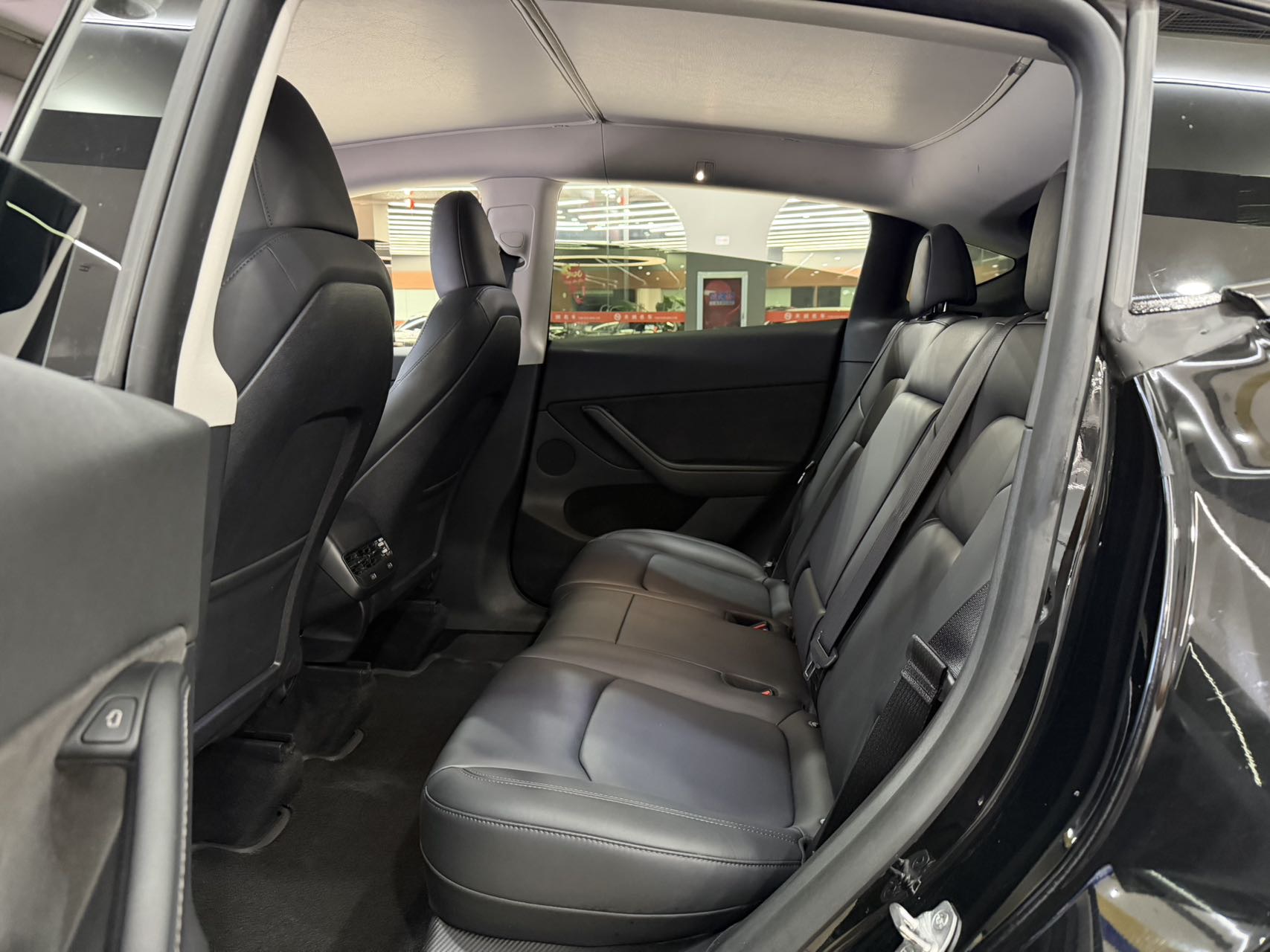 Tesla Model Y 2023 car image #8