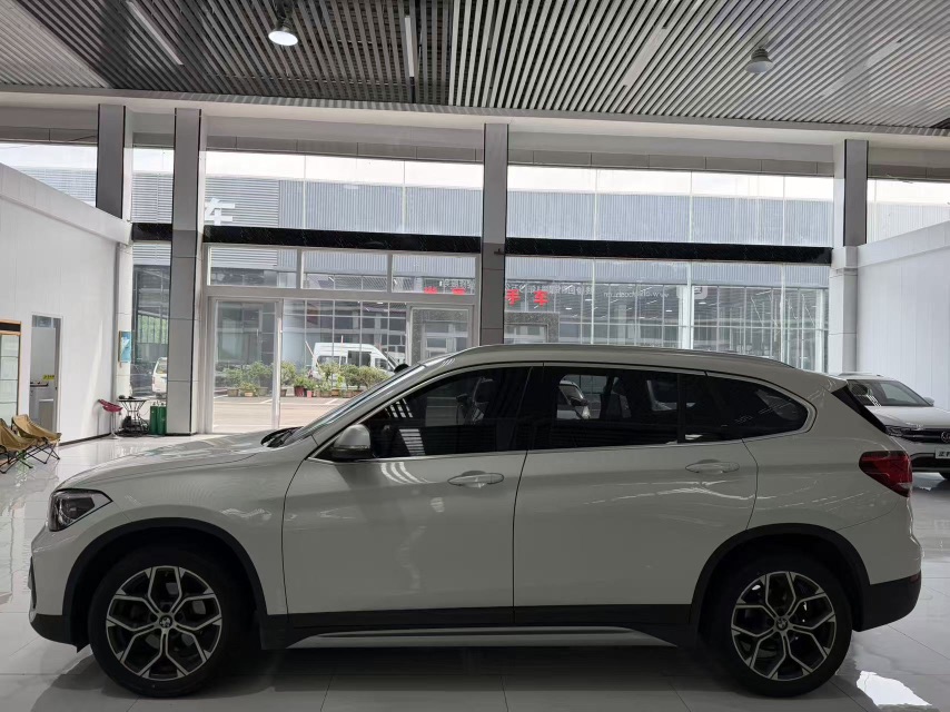 BMW X1 2023 car image #3