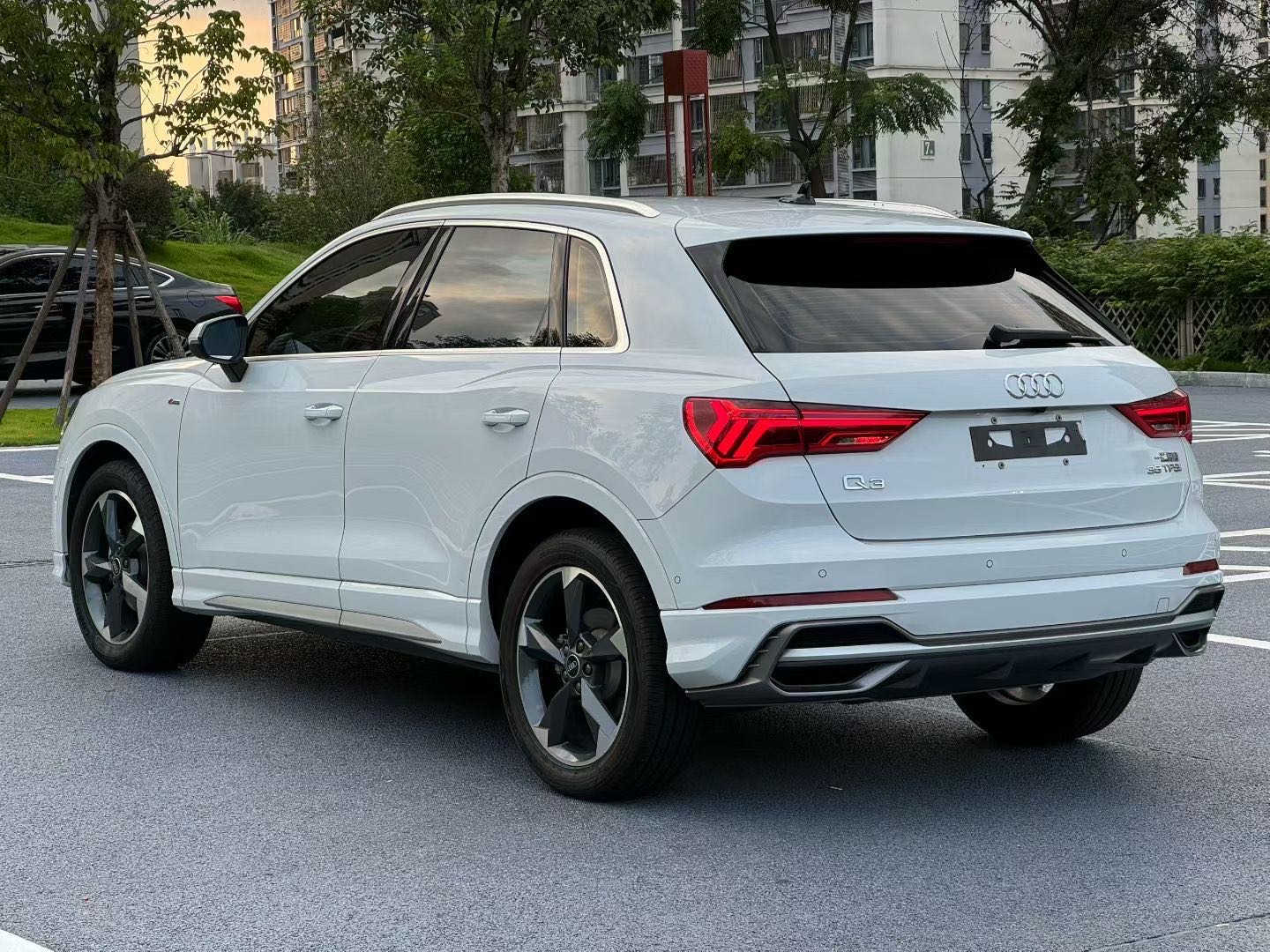 Audi Q3 2023 car image #9