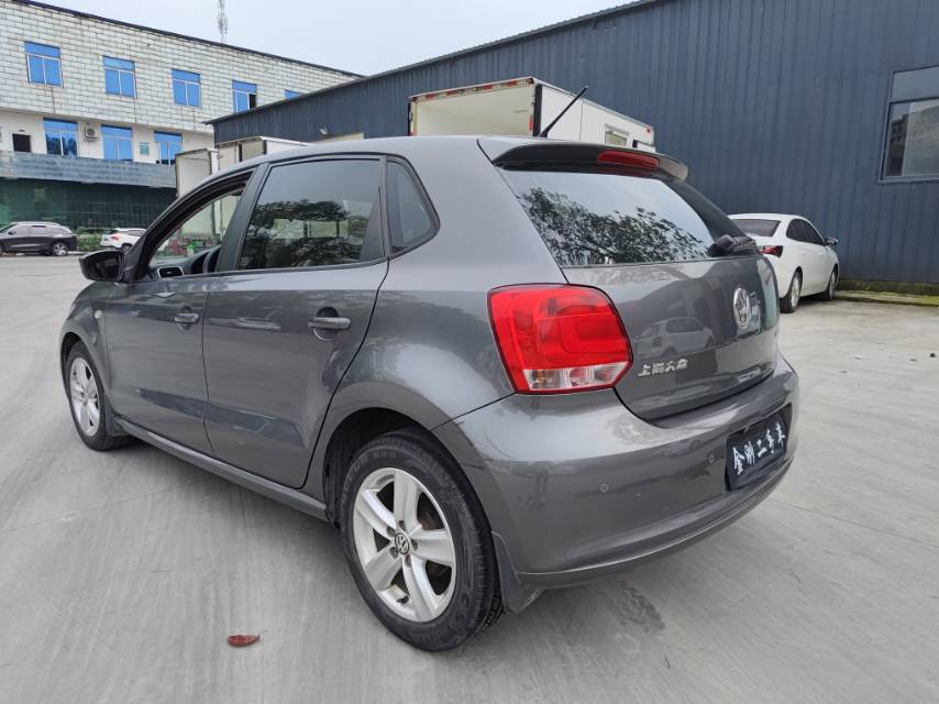 Volkswagen Polo 2011 car image #7