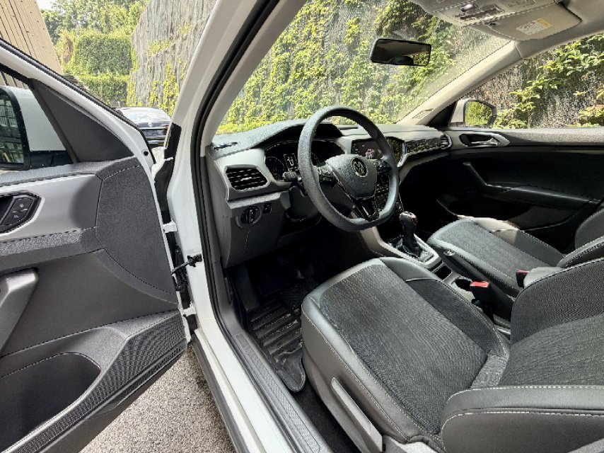 Volkswagen T-Cross 2021 car image #3