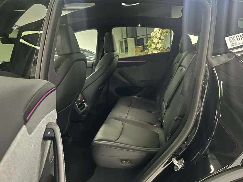 Tesla Model Y 2026 #5 Tesla Model Y 2026 car image #5