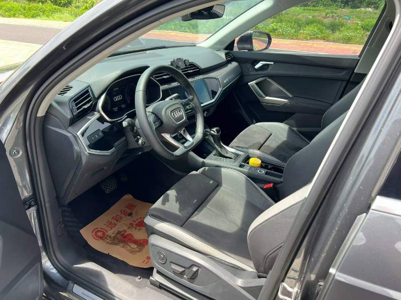 Audi Q3 2022 car image #5