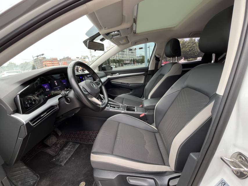 Volkswagen Golf 2021 car image #4
