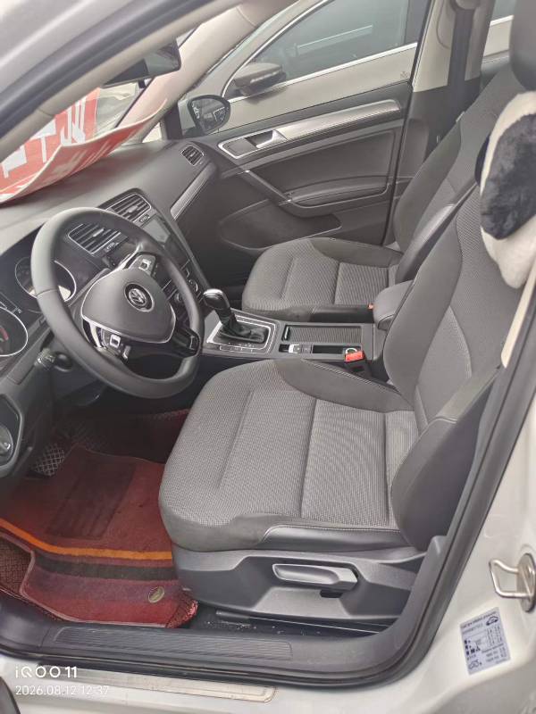 Volkswagen Golf 2017 car image #6