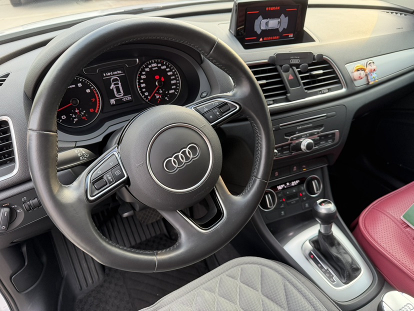 Audi Q3 2019 car image #8