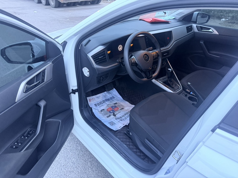 Volkswagen Polo 2023 car image #3