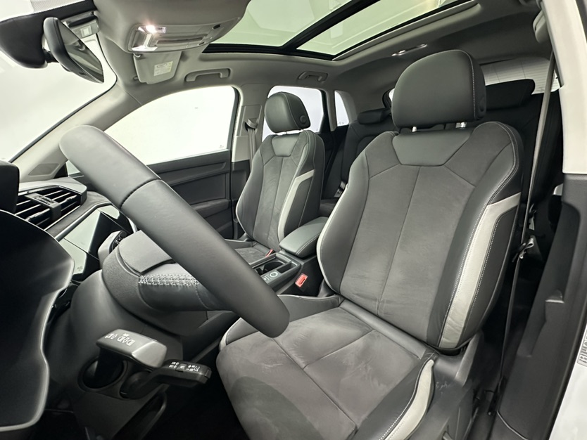 Audi Q3 2023 car image #13