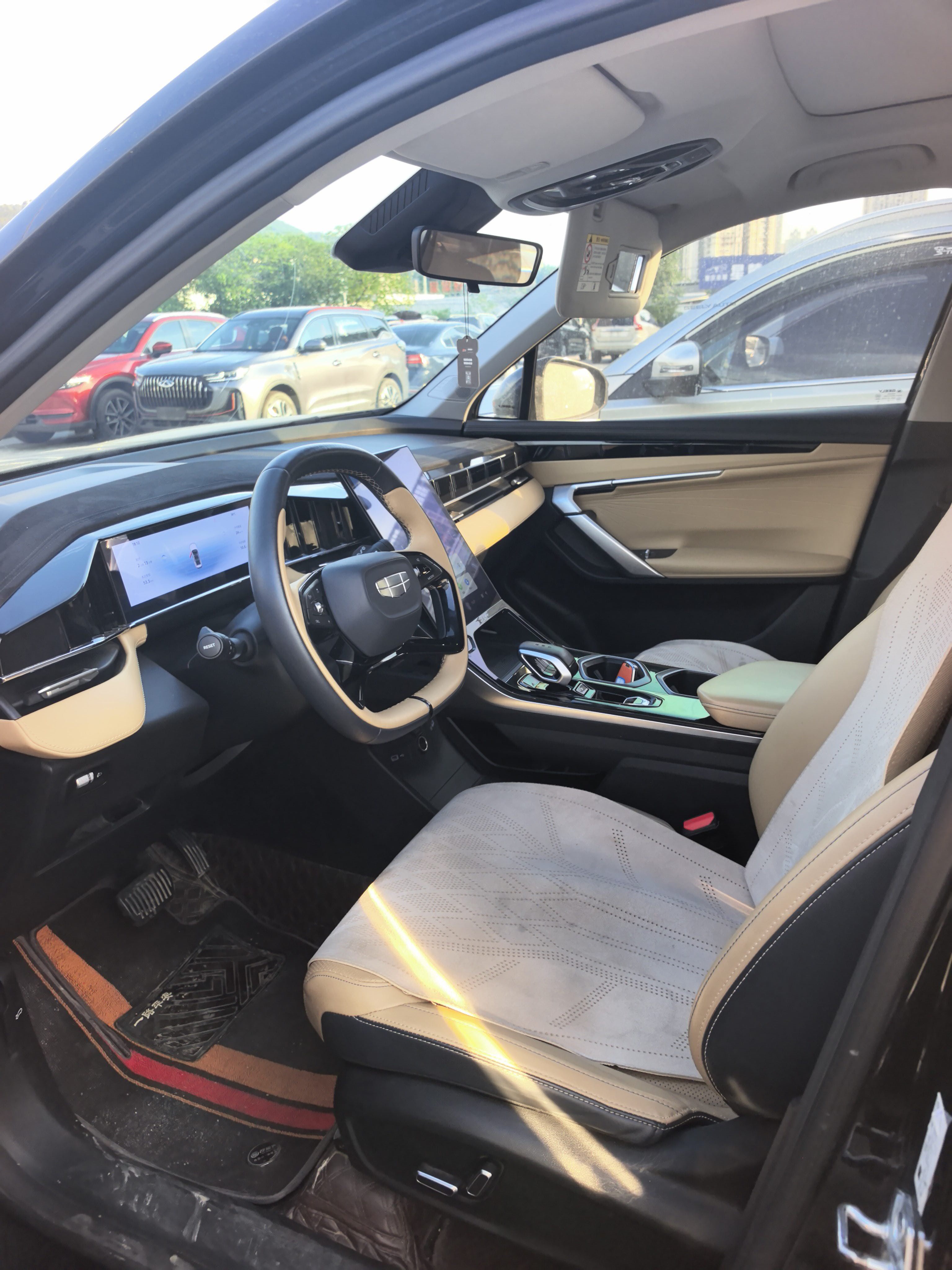 GEELY Boyue L 2024 car image #6