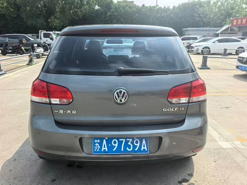Volkswagen Golf 2011 car image #4
