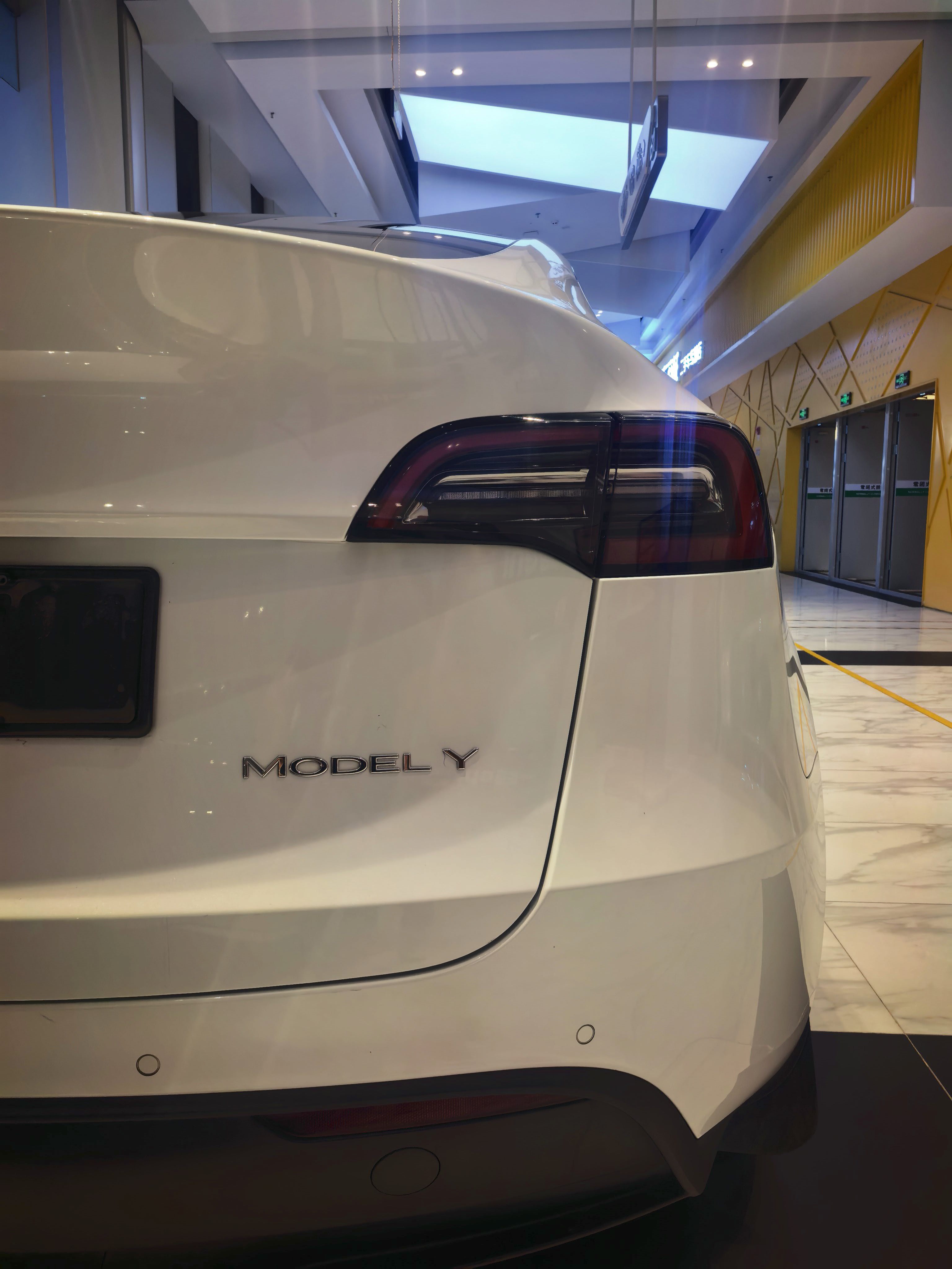 Tesla Model Y 2022 car image #6