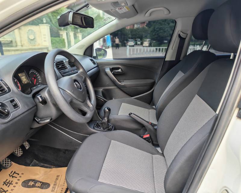 Volkswagen Polo 2014 car image #4