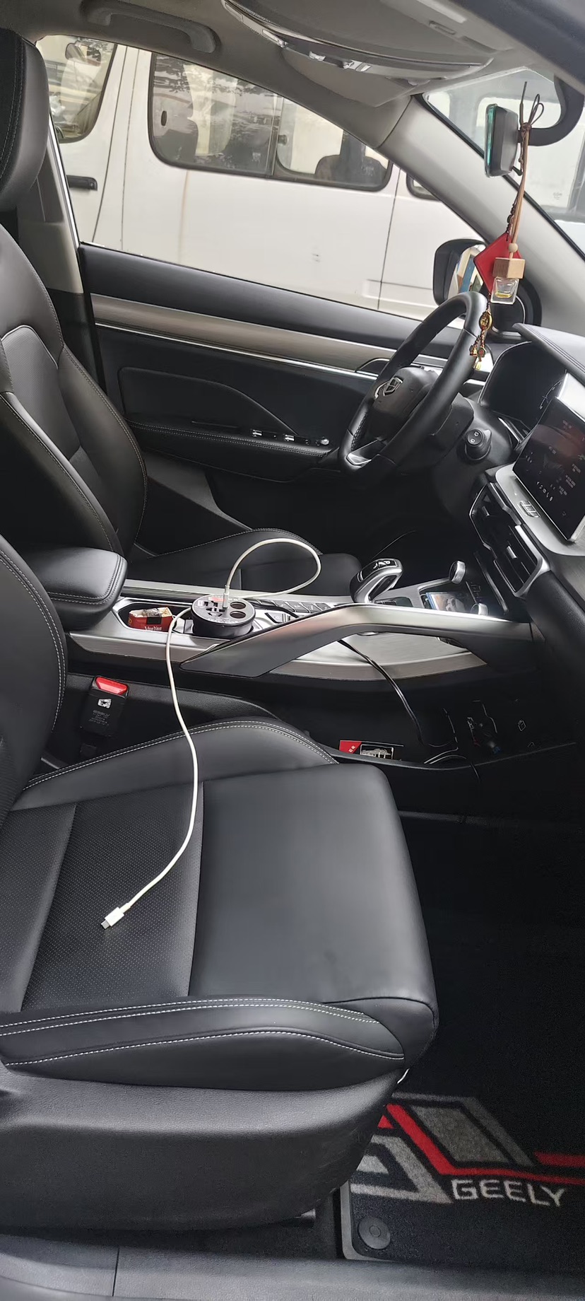 GEELY Coolray 2019 #5 GEELY Coolray 2019 car image #5