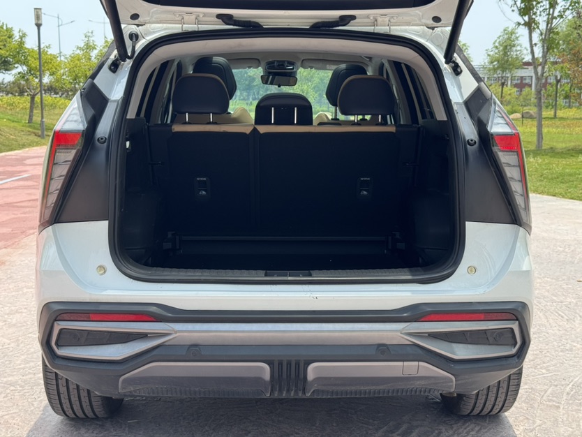GEELY Boyue L 2023 car image #12