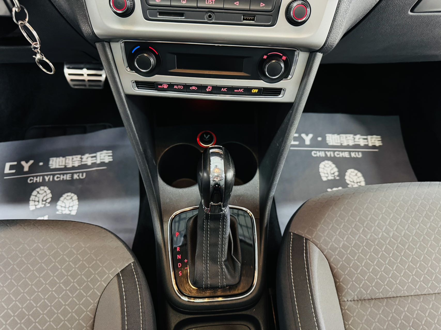 Volkswagen Polo 2015 car image #14