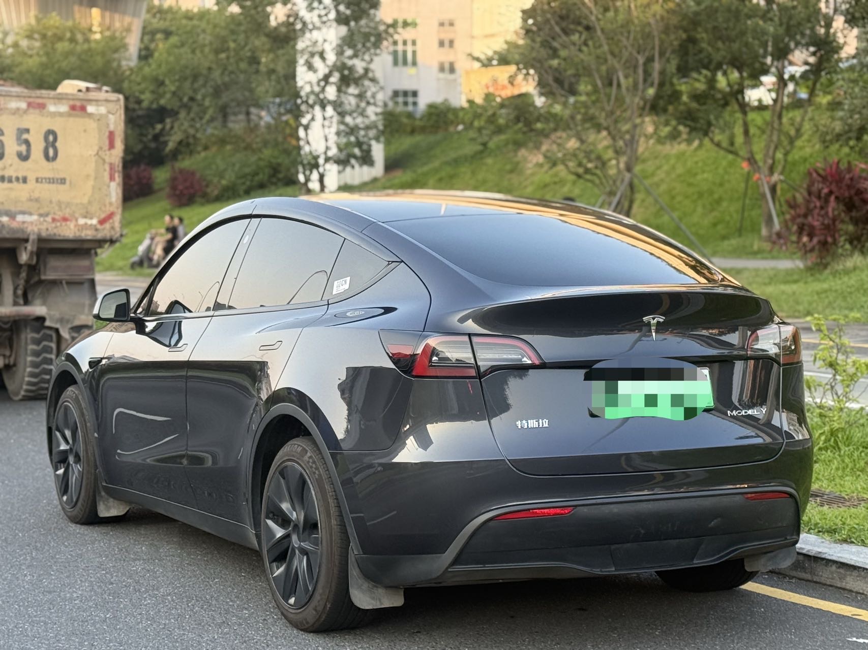 Tesla Model Y 2024 #9 Tesla Model Y 2024 car image #9