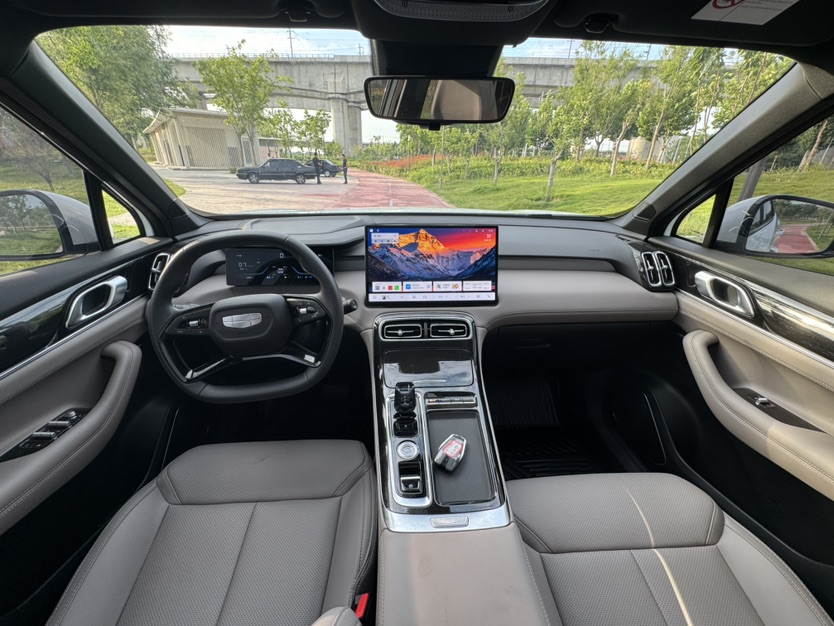 GEELY Boyue L 2025 car image #11
