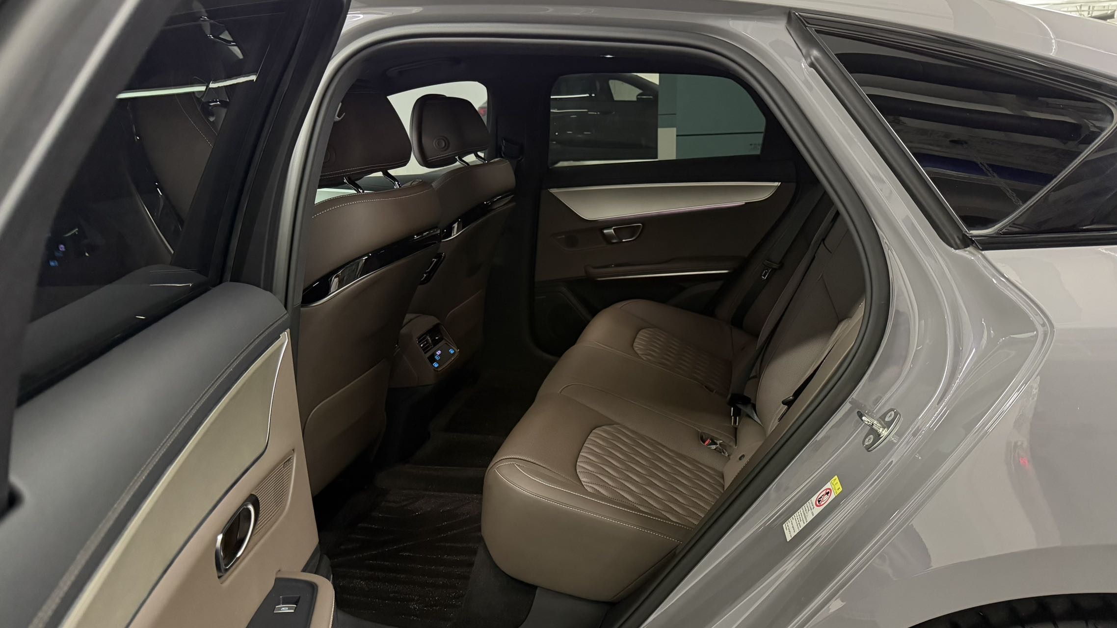 BYD Han 2024 car image #9