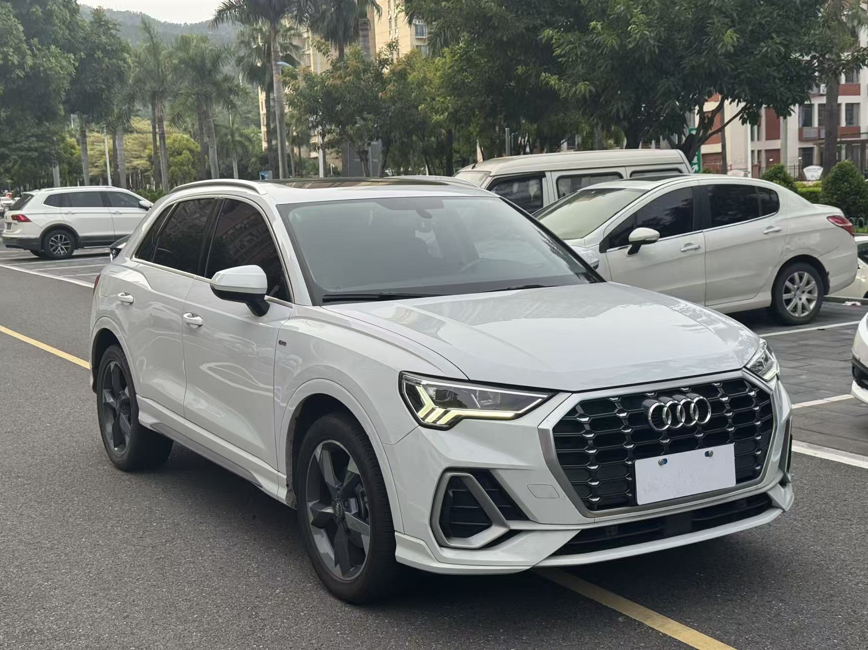 Audi Q3 2020 car image #3