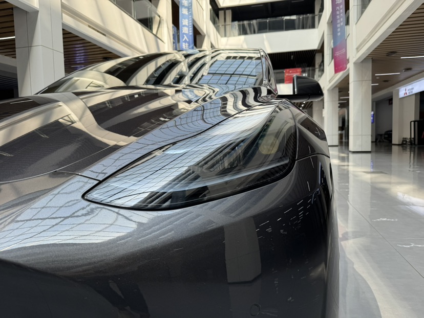 Tesla Model Y 2023 car image #16