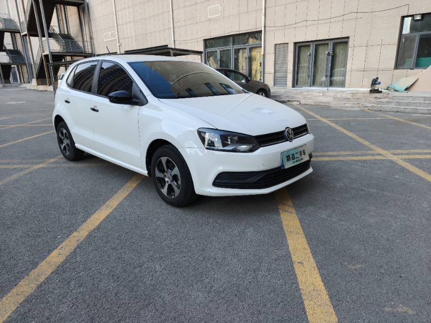 Volkswagen Polo 2016 car image 